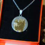 Yuvarlak Paslanmaz Çelik Lazer Baskılı Kolye - Görsel 15